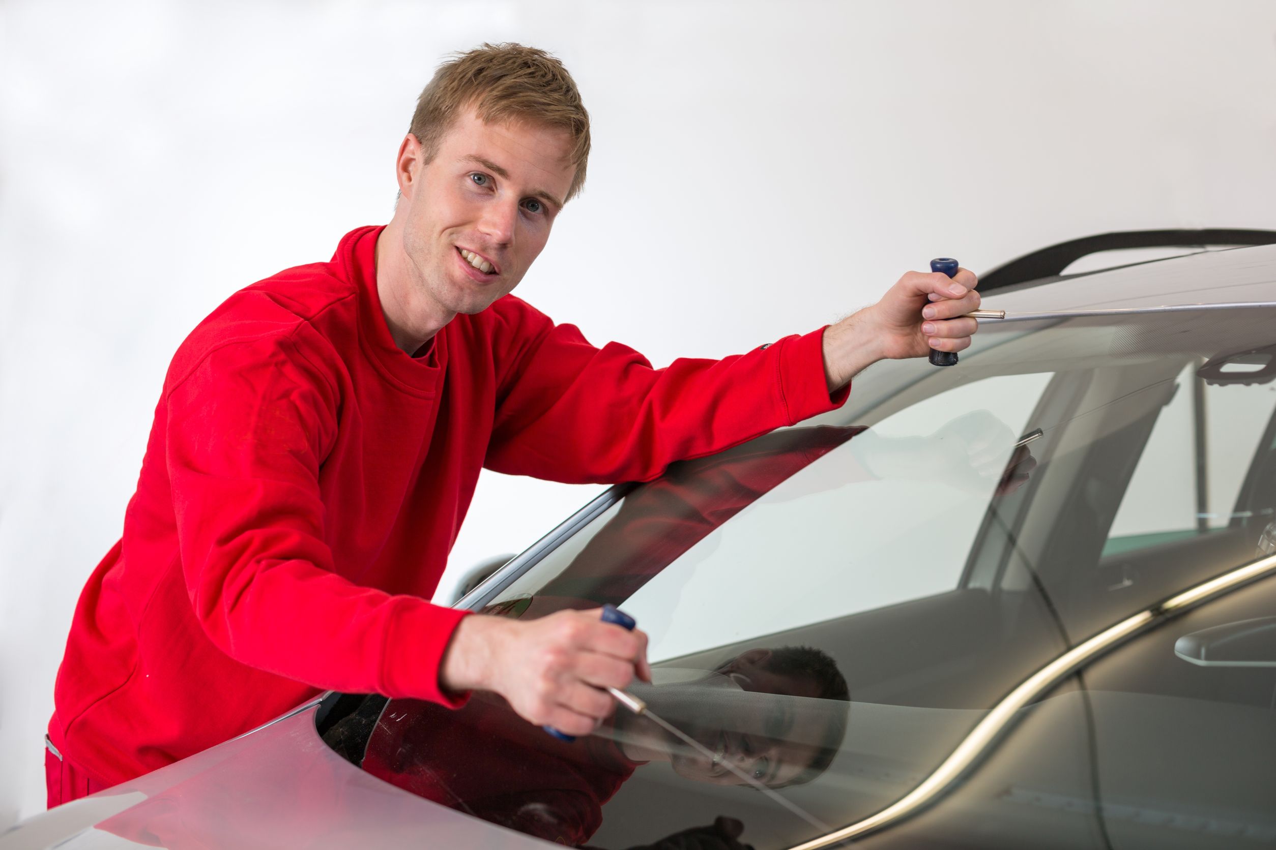 How to Go About Getting Your Auto Glass Repaired