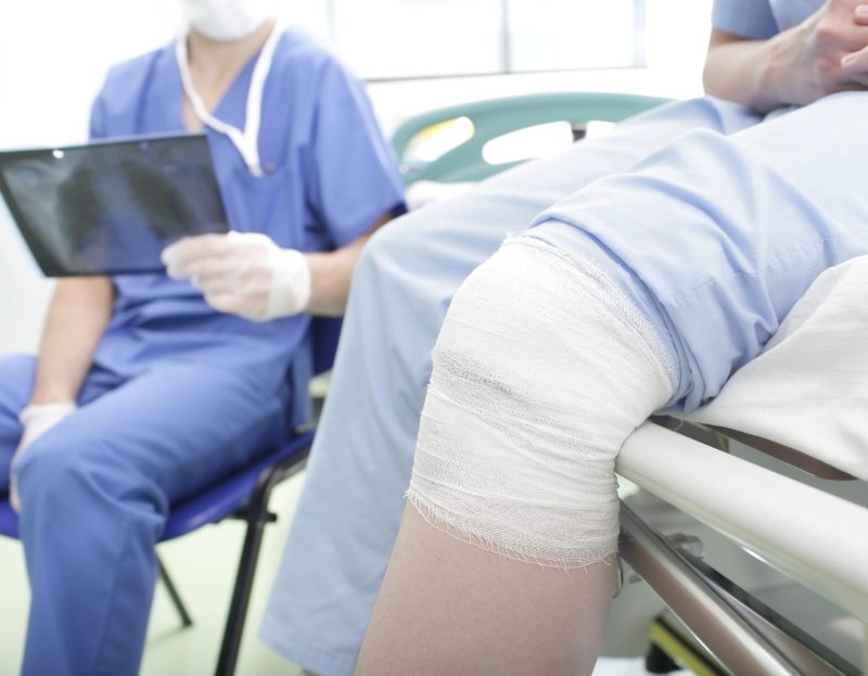 Managing chronic pain with knee treatments Orange County CA patients trust for fast recovery