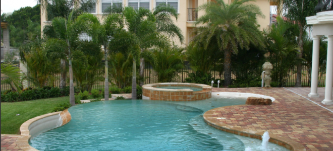 The Advantages of Pool Cleaning Services for Your Arizona Home