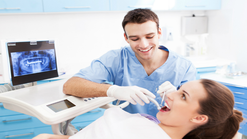 6 Ways to Know When You Should Visit a Professional Cosmetic Dentist