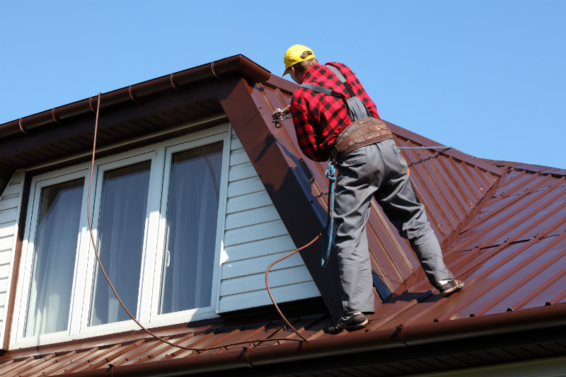Protect Yourself When Hiring a Roofing Contractor in Freehold, New Jersey